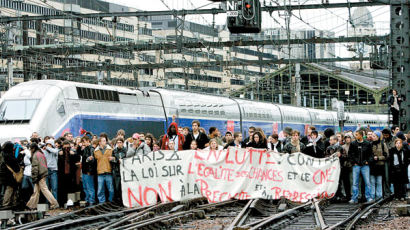 [사진] 프랑스 학생들 철로 점거