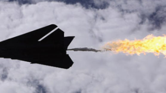 [사진] 불 뿜는 F-111 전투기