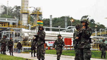 볼리비아 '천연가스·석유 국유화' 포고령