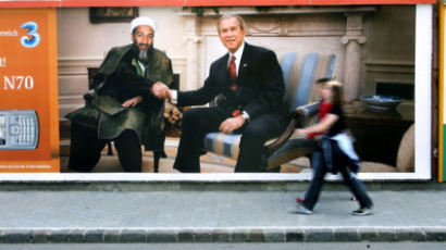 [사진] 손 잡은 부시 - 빈 라덴?