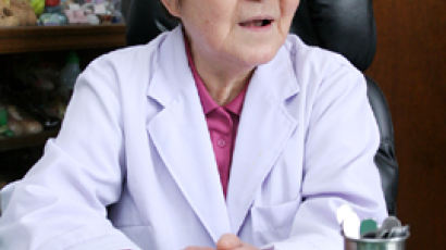 78세 할머니 의사의 '직업 정신'