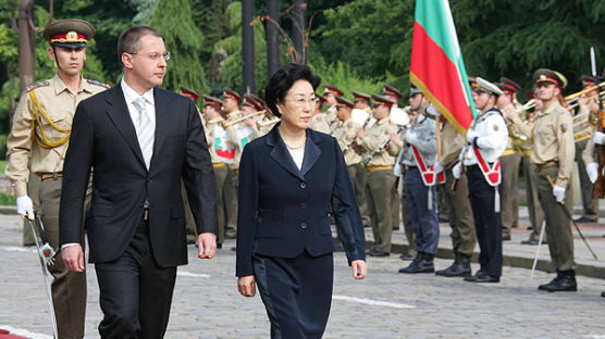 [사진] 한명숙 총리, 불가리아 공식환영식 참석