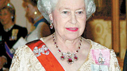 80세 생일 맞은 엘리자베스 여왕 어린이 2000여 명 초청 잔치
