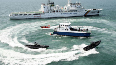 [사진] 한국해경, 말라카 해협 해적대응 합동훈련
