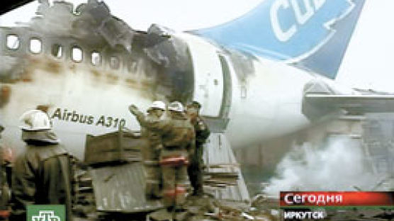 러시아 여객기 착륙 중 사고 … 120여 명 사망