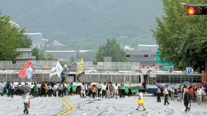 서울 '시위 폭탄'