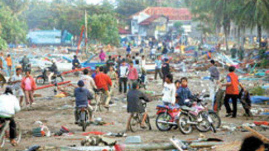인도네시아 쓰나미 사망자 급증