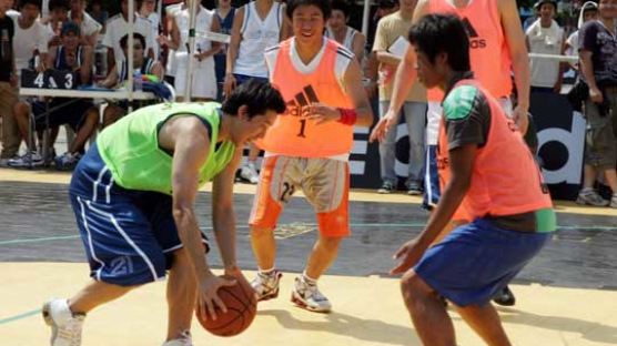 [사진] 프로선수와 함께 하는 길거리 농구