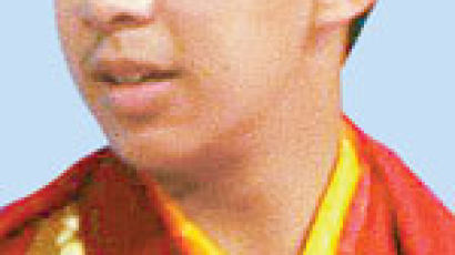 중국이 임명한 판첸 라마 11년 만에 일시 귀향