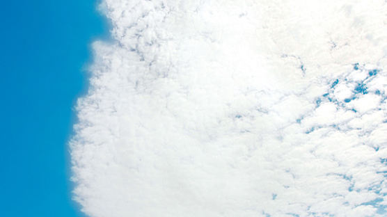 [사진] 파란 하늘 바다 … 하얀 구름 파도