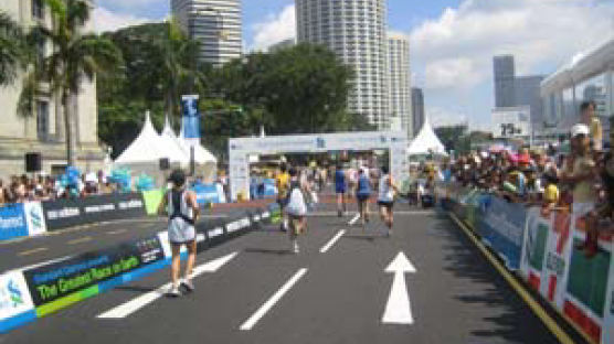 싱가폴에서 즐기는 12월의 마라톤