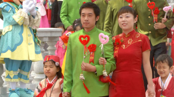 [사진] 중국인 50쌍 단체결혼식