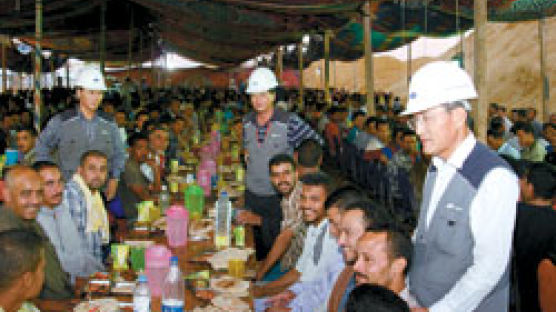 이집트 한국기업 공사현장에 가보니… 해 떨어지자 3000명 동시 식사