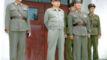 김정일, 핵실험 사흘전 군 지휘관 공개 격려