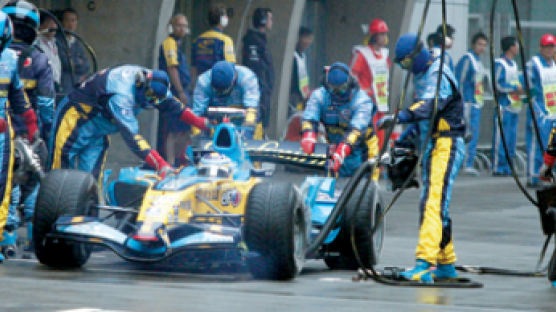 [CAR] F1 르노 "페라리여, 2006년도 쉬게"