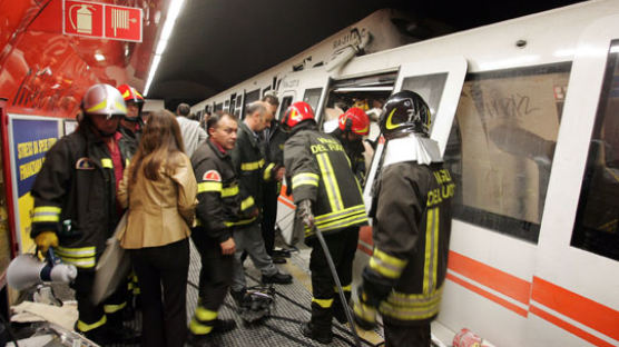 [사진] 로마서 지하철 추돌 사고