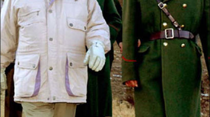 [사진] 군부대 찾은 김정일