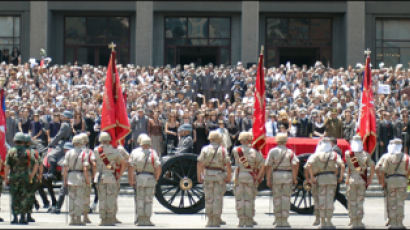 [사진] 피노체트 장례식 … 칠레 정부, 군장으로 치러