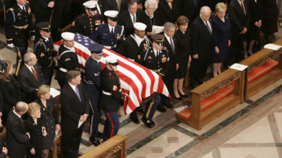 [사진] 포드 장례식 참석한 역대 미 대통령들