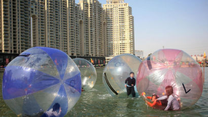 [사진] 중국에선 이런 물놀이도 …