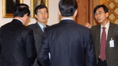 '공무원연금 개혁안' 놓고 유시민-박명재 장관 말다툼