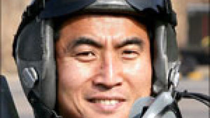 공군 2006년 최우수 조종사에 KF-16 1400시간 몬 하재욱 소령