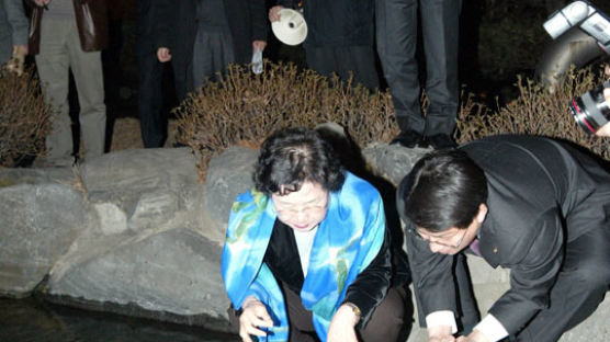 [사진] 하이닉스 반도체 공장 정수장 물로 손 씻는 의원들