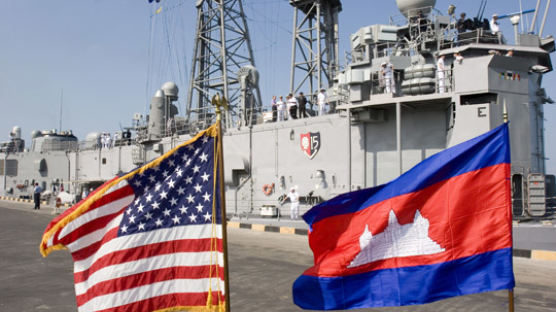 [사진] 미 군함 31년 만에 캄보디아 방문
