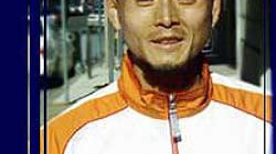 이봉주, 서울국제마라톤서 올시즌 세계 신기록 2시간8분4초 우승