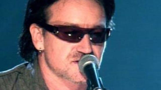U2 보노 "박수 칠 때마다 아프리카 어린이가 죽습니다"