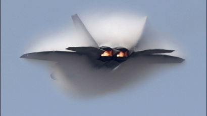 [사진] 구름 뚫고 나는 F-22A 랩터