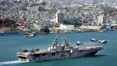 [사진] 미해군 대형상륙함 부산 입항