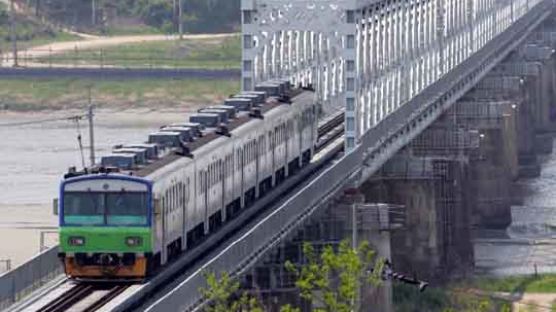 [사진] 남북시험운행 앞둔 경의선 열차