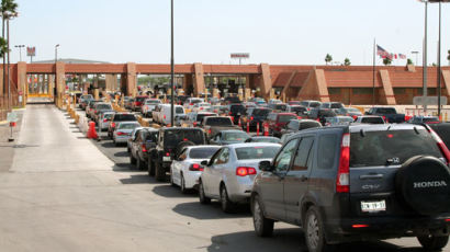 [사진] 멕시코 자유무역지대로 향하는 차량들