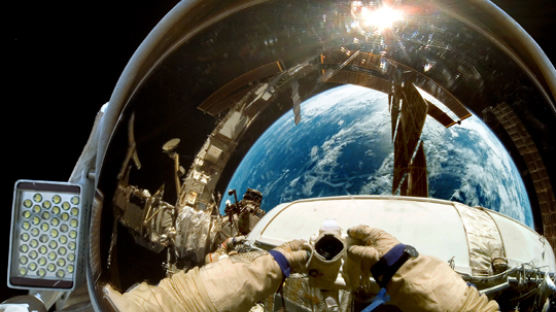 [사진] 우주 셀프카메라