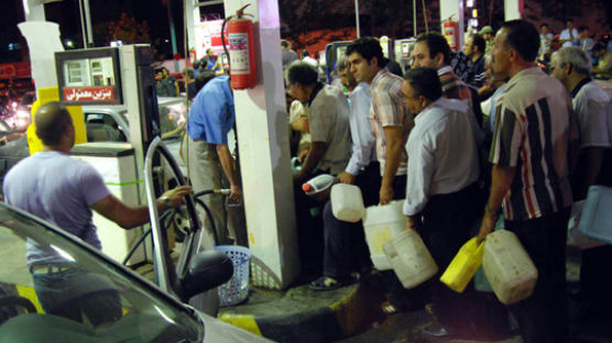 [사진] 산유국 이란, 석유 배급제