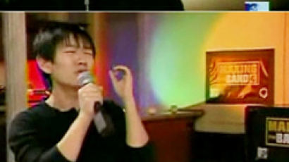한국인 청년 노래에 퍼프 대디가 기립 박수