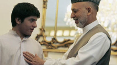 아프간 대통령, 폭탄 테러 준비하다 체포된 14세 소년 '조건 없는 용서'