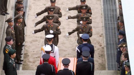 [사진] 북한군 유해송환