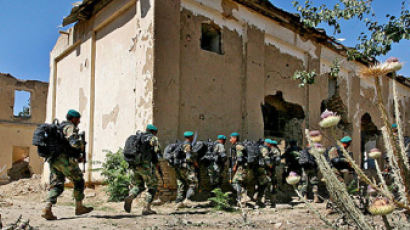 [사진] 아프간군, 탈레반 공격 훈련