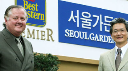 [피플@비즈] “한국서 특급호텔-여관 틈새 공략”