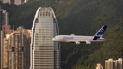 [사진] 홍콩 상공 나는 550인승 A380 여객기