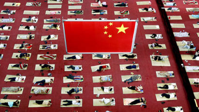 [사진] 입학식 보러 … '노숙'하는 중국 학부모들