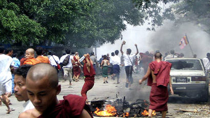 [사진] 미얀마 시위대에 발포 … 4명 사망