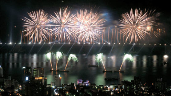 광안리 불꽃놀이·울산 처용·진주 남강 유등…축제로 물드는 ‘남도의 밤’