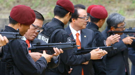 [사진] 경찰특공대 찾은 행자위 의원들