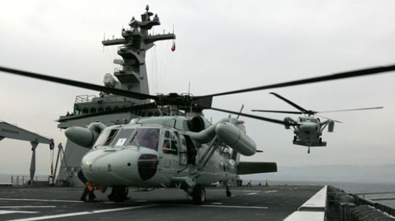 [사진] 독도함 헬기 이착륙 훈련