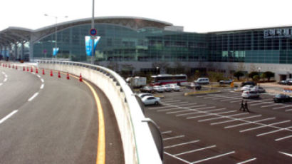 김해공항 국제선 새 청사 문 열어
