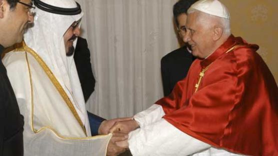 [사진] 교황 - 사우디 국왕 '첫 만남'