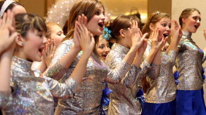 [사진] 러시아 소녀들이 부르는 크리스마스 캐럴